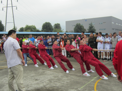 迎國慶拔河比賽